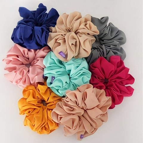 Scrunchie Ikat Rambut Random Diamond - Produk perawatan kaki dan tangan